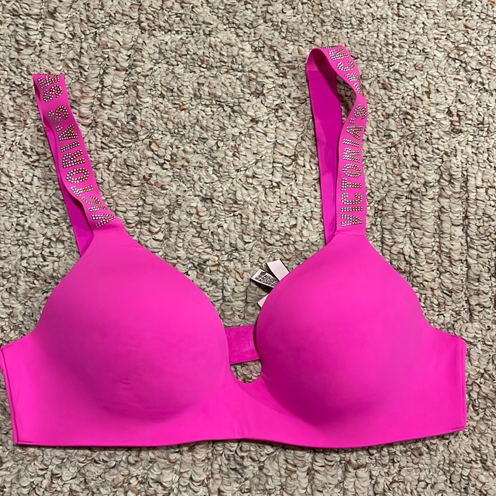Victoria’s Secret bra. Size: 36B.